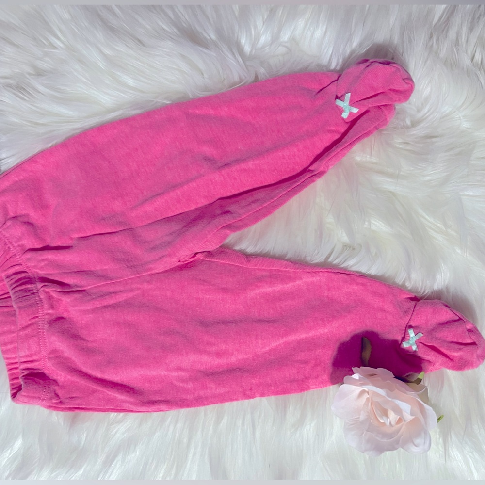 ✨Carter’s 6 Month Pink Footed Pants With Bows✨